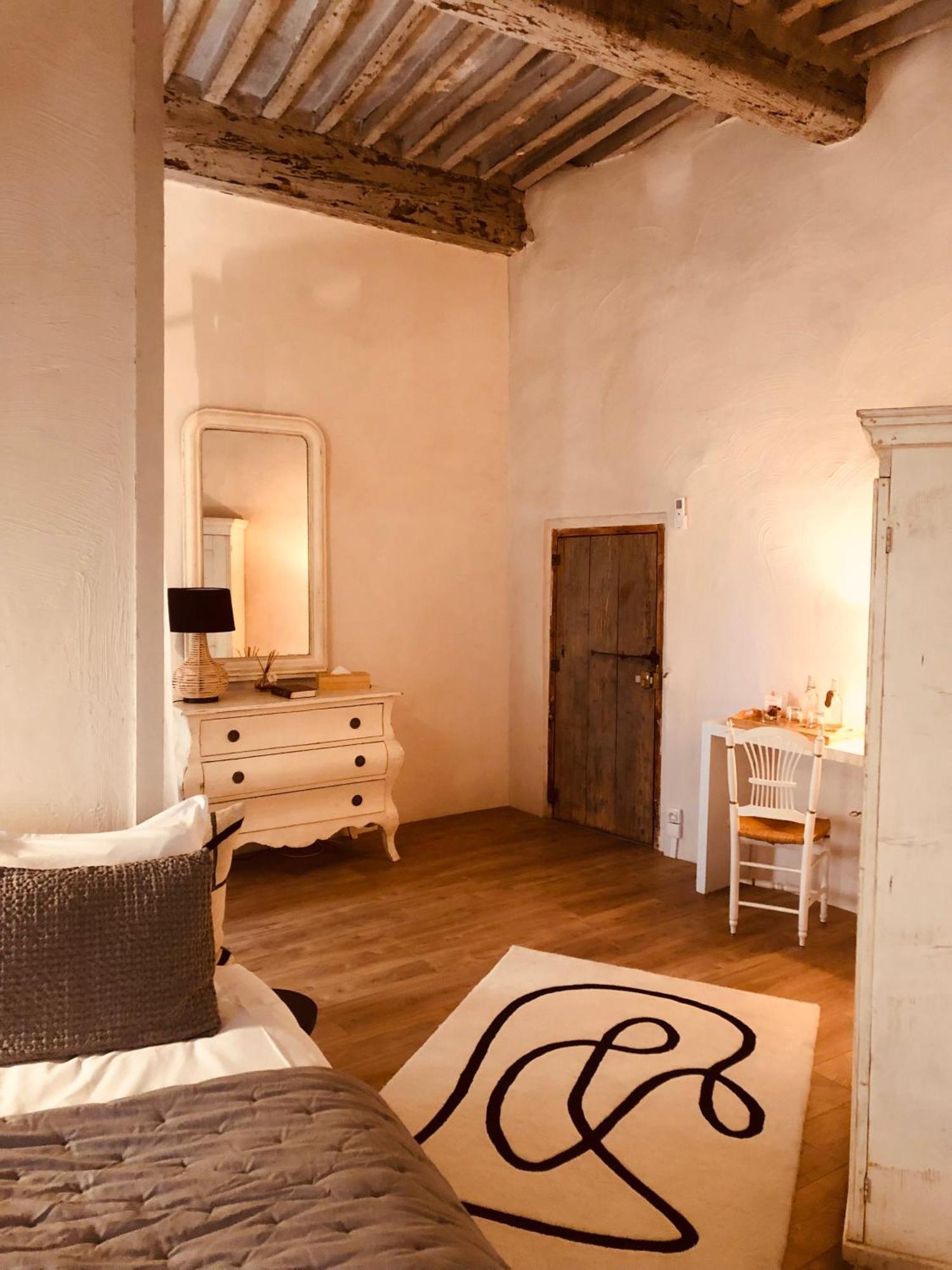 Bed and Breakfast La Chapelle Sur La Sorgue Л'Иль-сюр-ла-Сорг Экстерьер фото